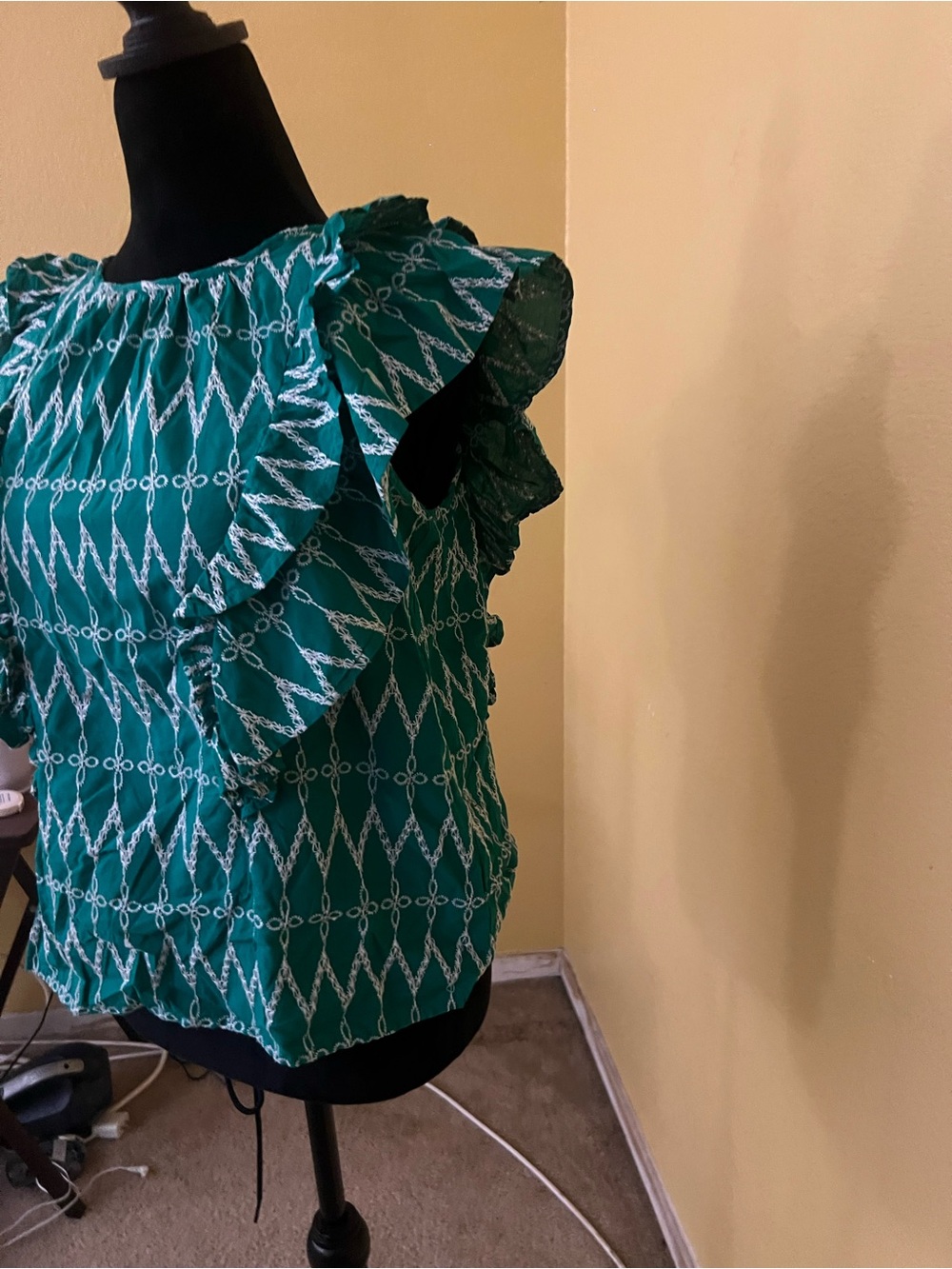 Universal Thread Green Geometric Ruffle Blouse - Picture 4 of 7